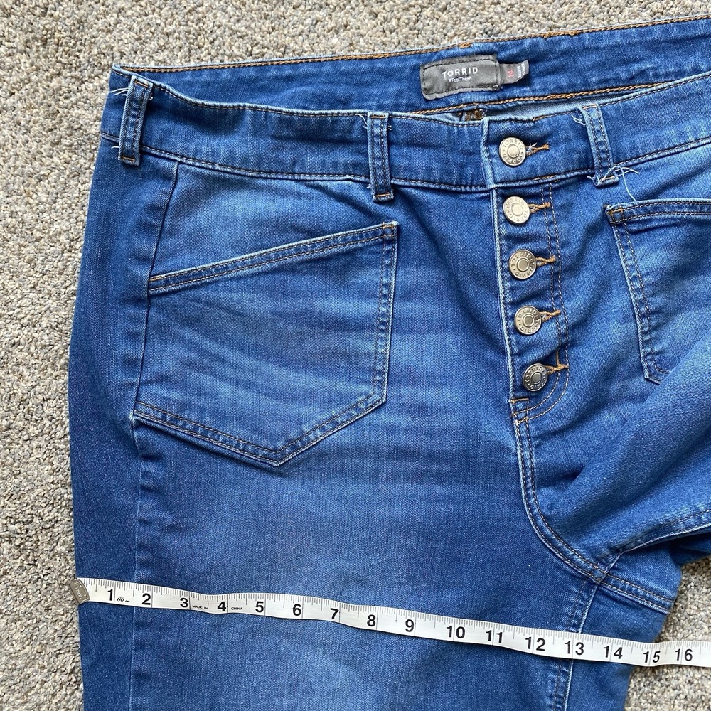 Torrid Wide Leg Cropped Jeans Size 14 Blue Medium Wash Button Fly High Rise - Picture 6 of 9